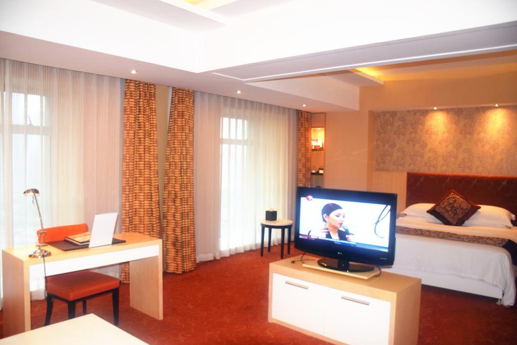 Puxi New Century Hotel Shanghai Exterior photo